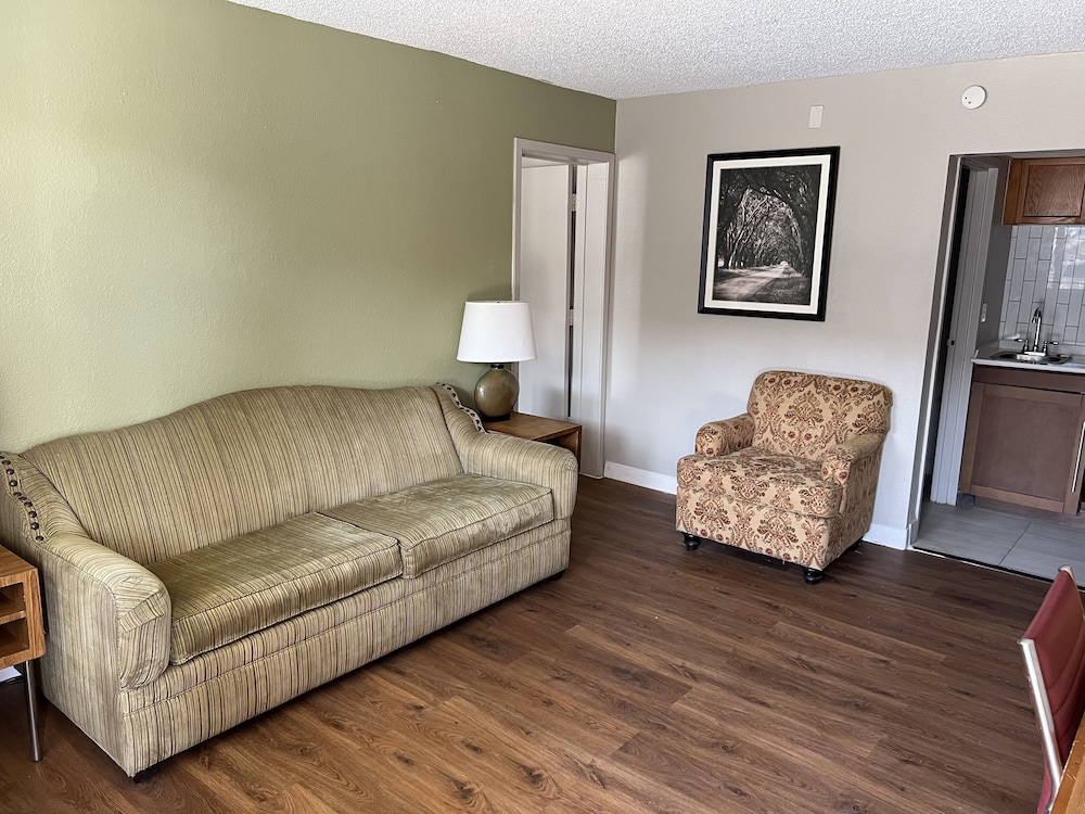 Baymont by Wyndham Odessa Highway 80 - photo 10