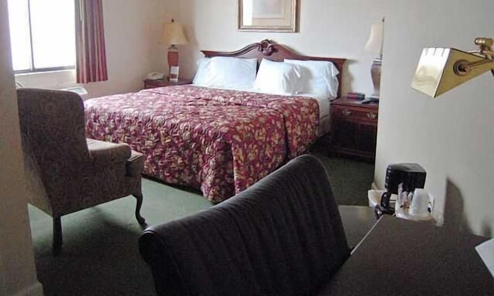 Colonie inn and Suites - photo 11
