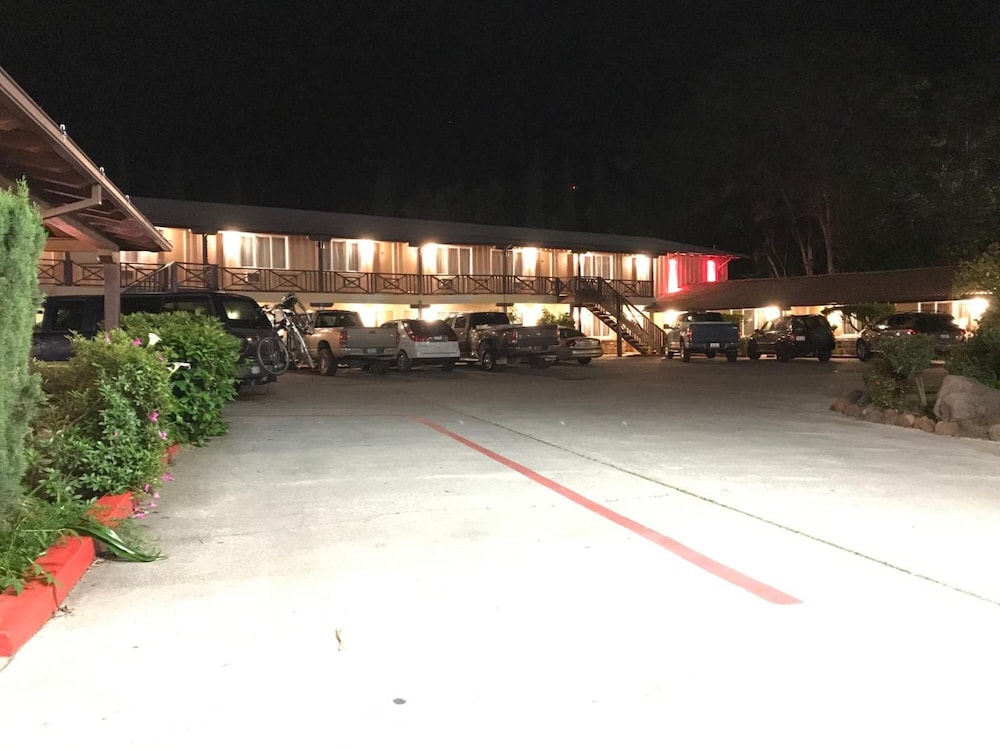 Red Bluff Inn - photo 29