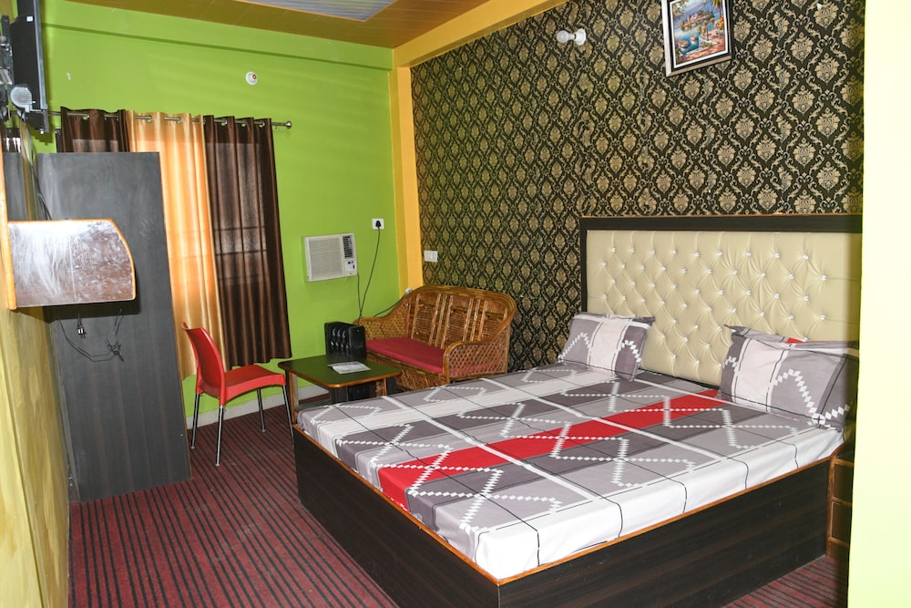 Hotel Mountain View And Rooftop Restaurant — hotel in Pithoragarh