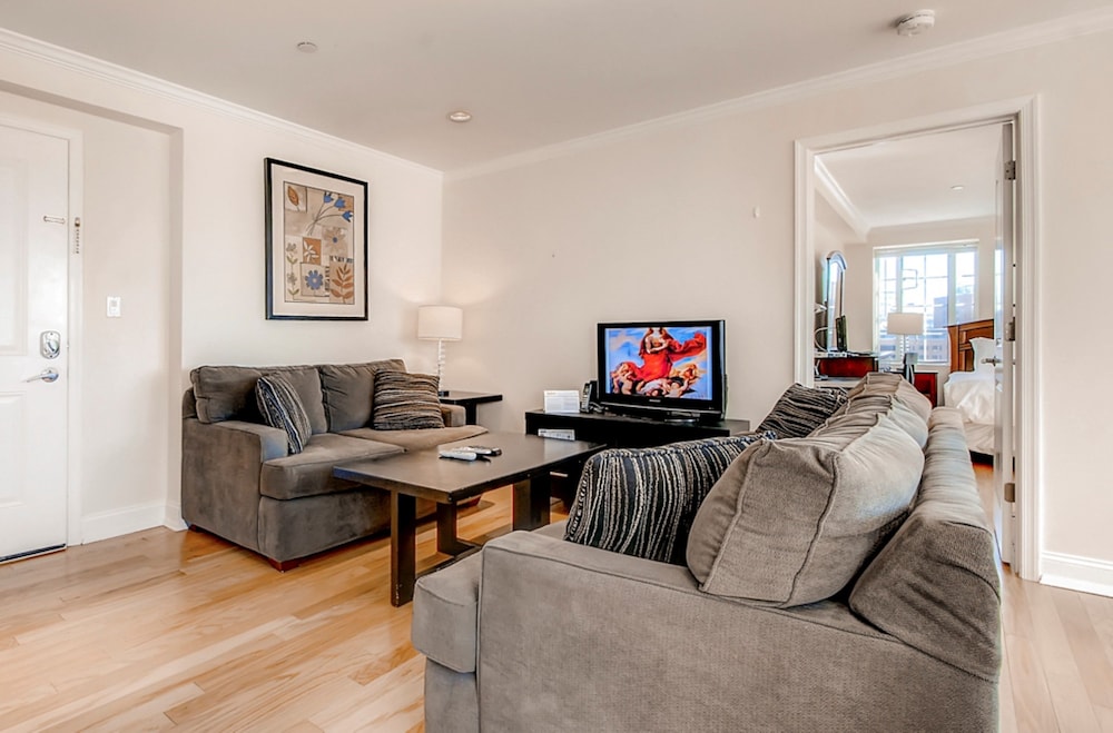 Longwood Towers Apartments - photo 13