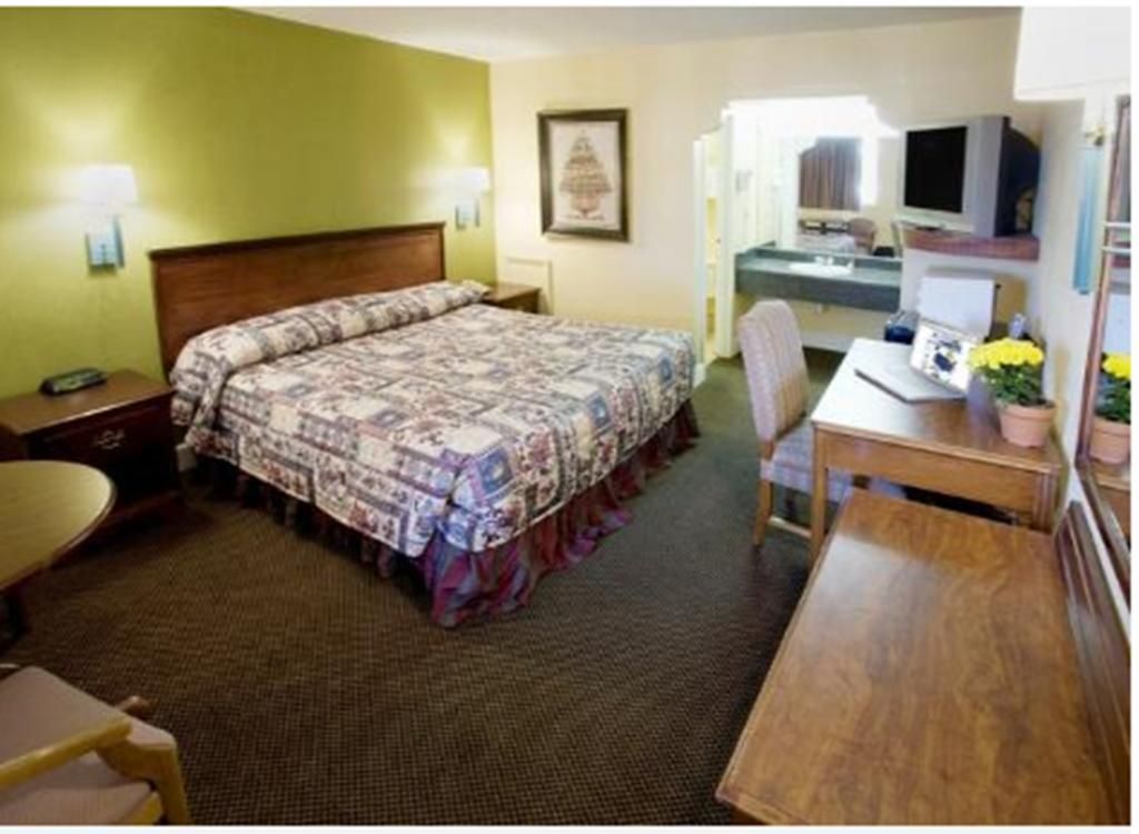 Americas Best Value Inn Huntsville - photo 4