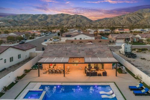 Spacious Backyard Pool Hot Tub Gameroom By Mariamsbnb — Desert Hot Springs