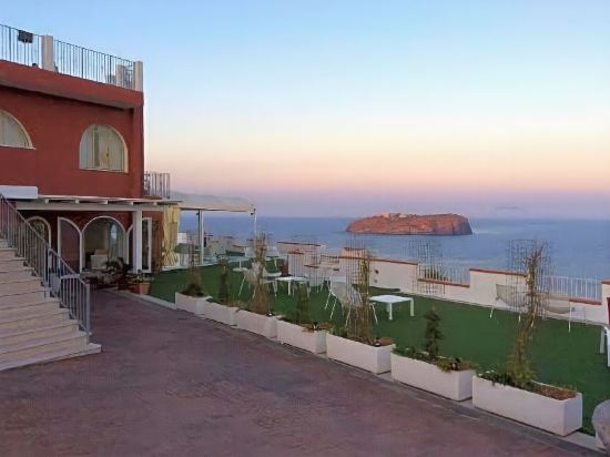 Hotel Borgo Cacciatori - carbon neutral hotel in Ventotene