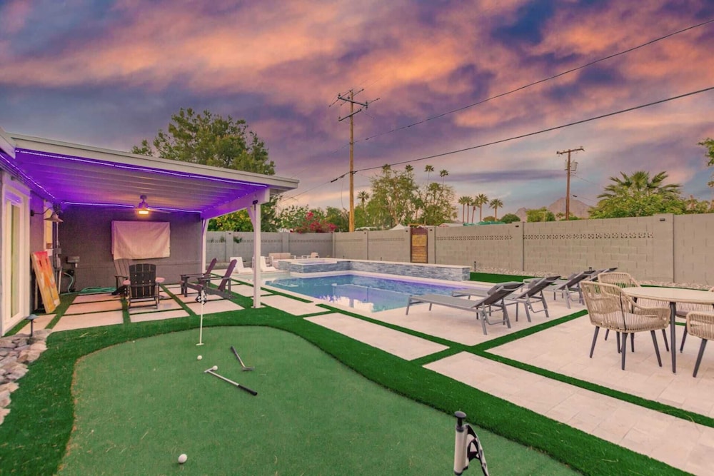 Sunsets on 11th by Avantstay Resort style Pool Hot Tub Game Room - photo 38