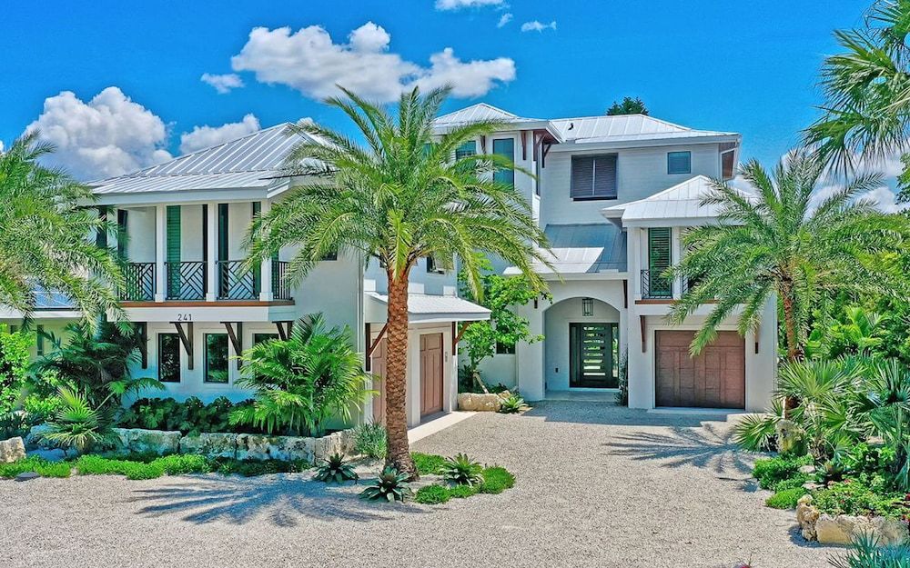 Sail Away - carbon neutral hotel in Anna Maria