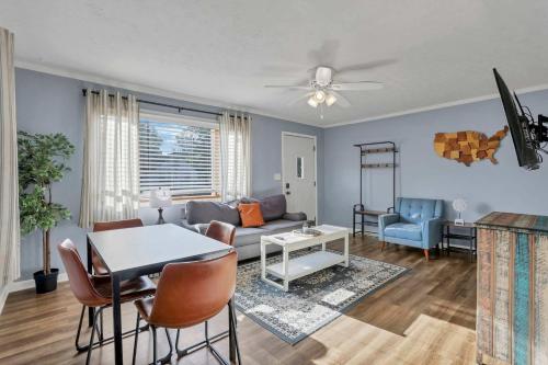Housepitality The Sunset House — 4-Star Luxury Hotel in Columbus, United States