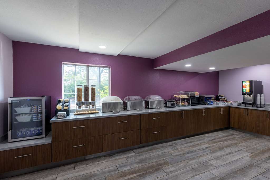 La Quinta Inn by Wyndham Kansas City Lenexa - photo 45
