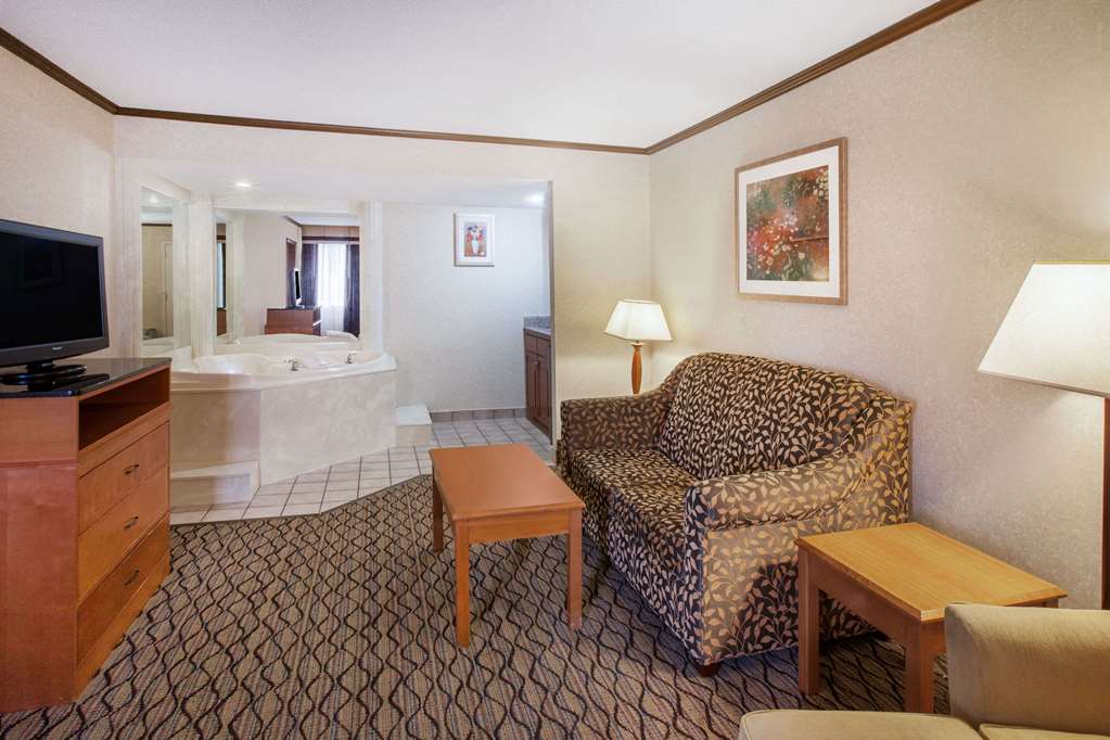 Baymont by Wyndham Canton - photo 10