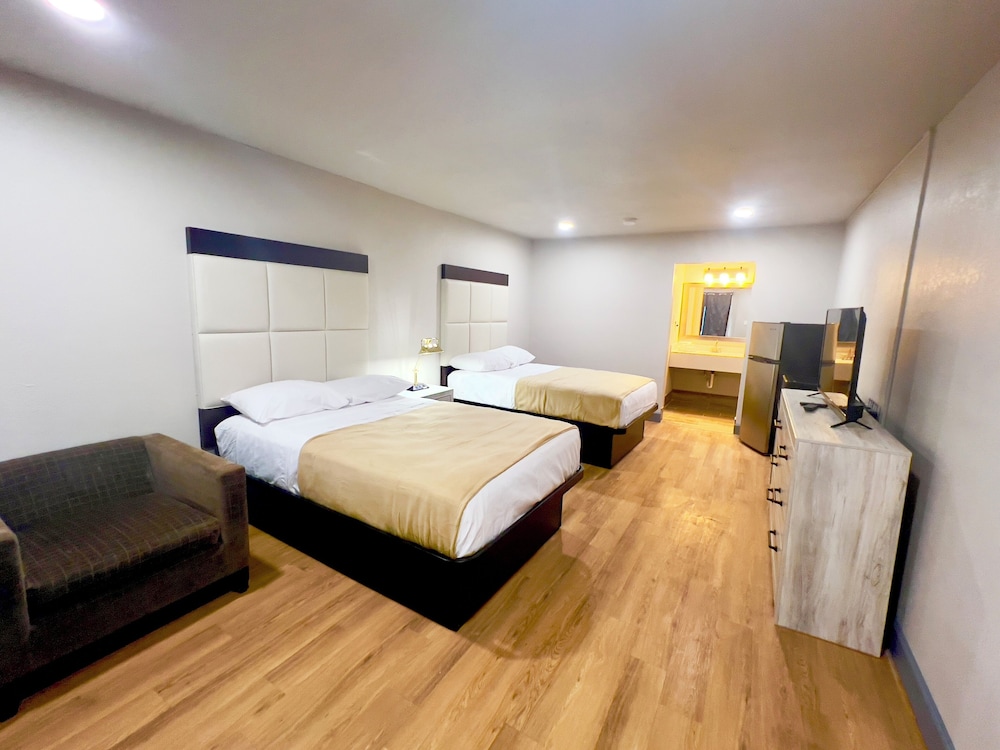Economy Inn and Suites — hotel near Tulsa International Airport