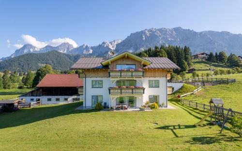 Luxus Appartements Fosensteiner — 4-Star Luxury Hotel in Ramsau Am Dachstein, Austria