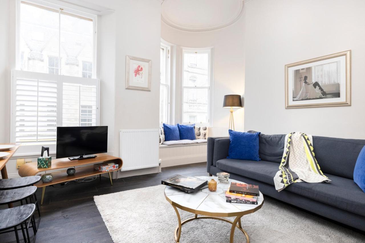 JOIVY Sophisticated Apt near Edinburgh Castle — 4-Star Luxury Hotel in Edinburgh, United Kingdom