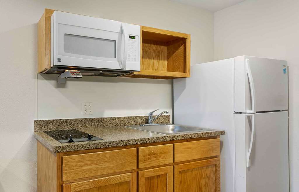 WoodSpring Suites Cleveland Airport - photo 13