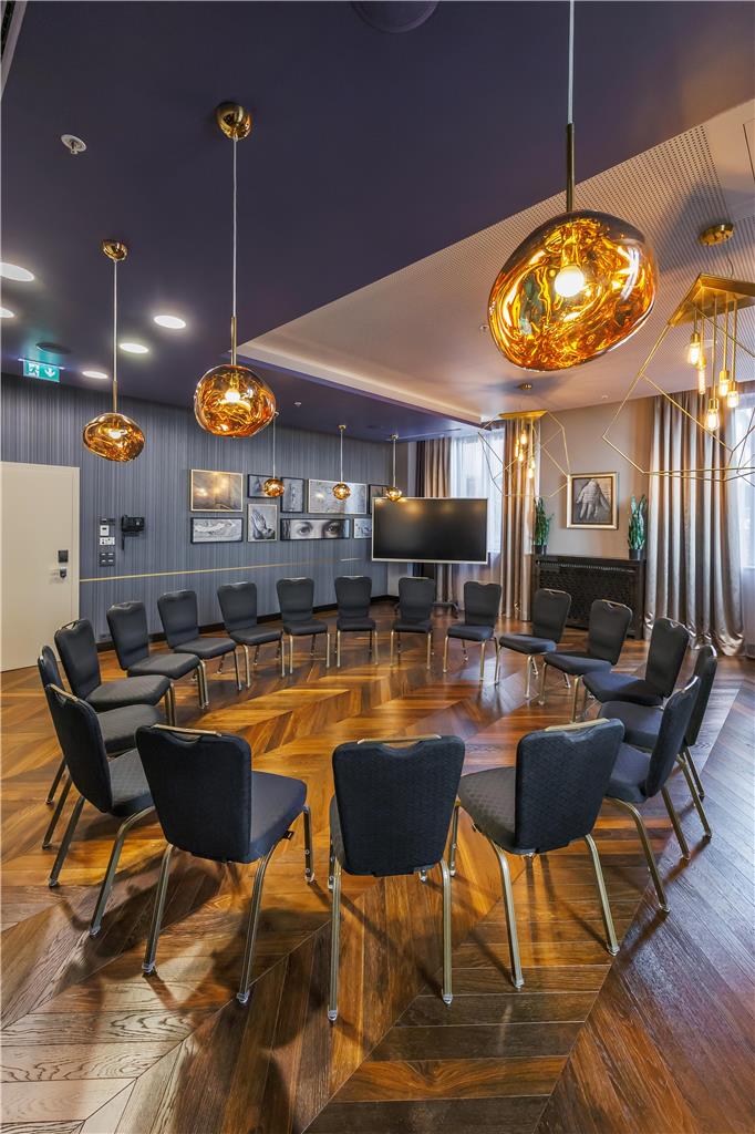 Park Plaza Lounge Chaircircle