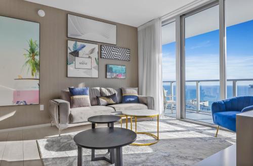 Wake Up To Ocean Views Stunning 2Bdr & 2Ba Condo Steps Away From The Ocean — 4-Star Luxury Hotel in Hollywood, United States