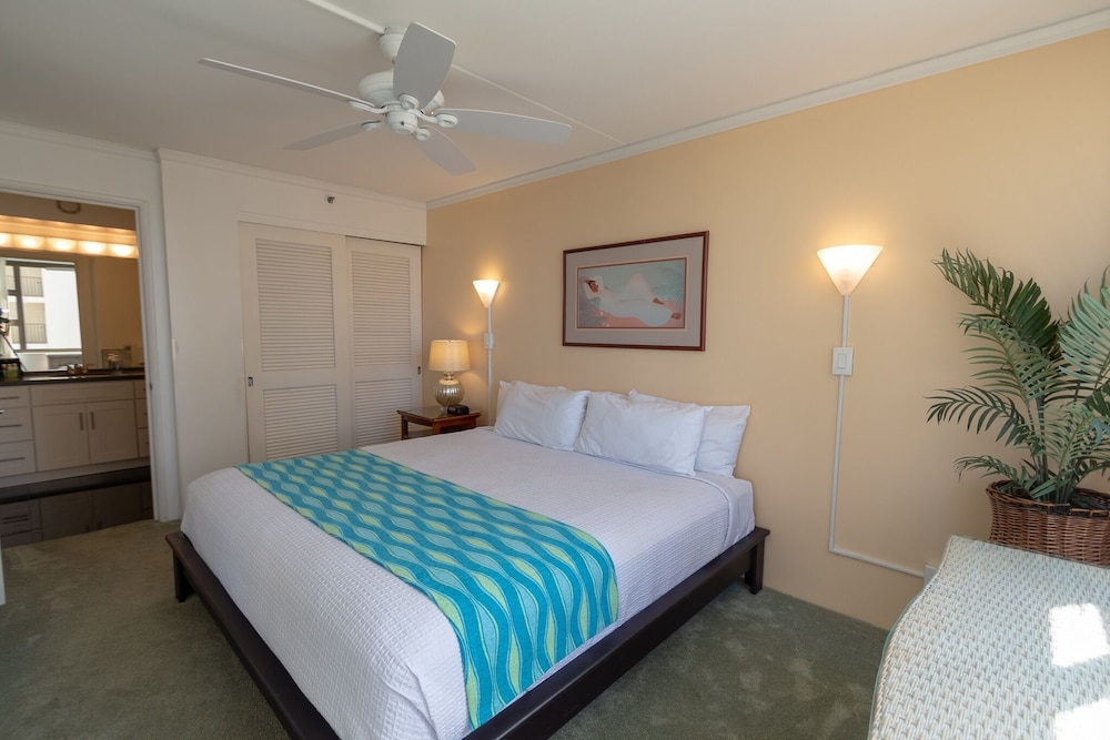 Modern 12th Floor Waikiki Banyan Condo with Partial Ocean Views by Koko Resort Vacation Rentals Honolulu - photo 8