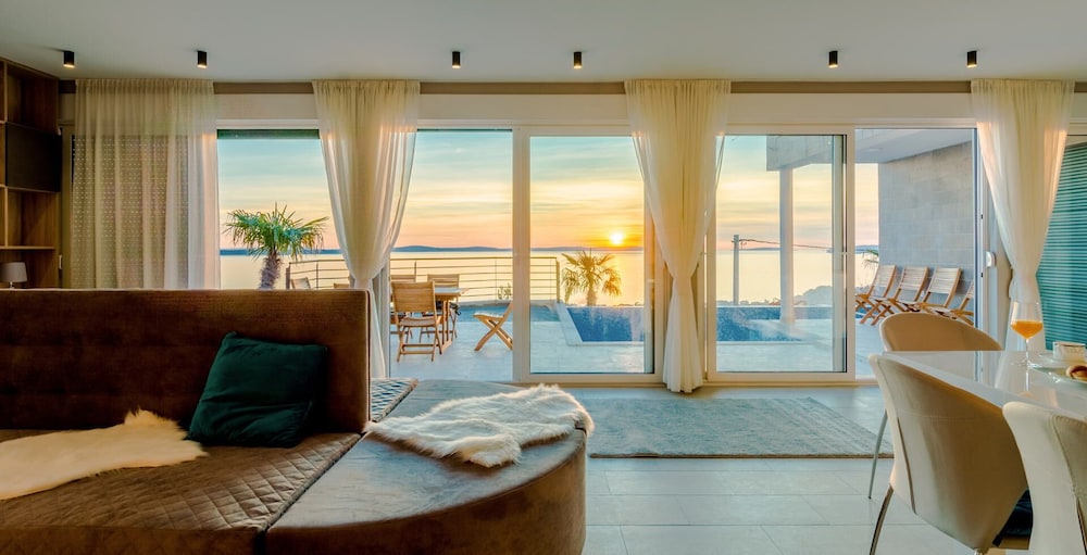 Luxury Villa White Velvet with Pool — 5-Star Luxury Hotel in Podstrana, Croatia