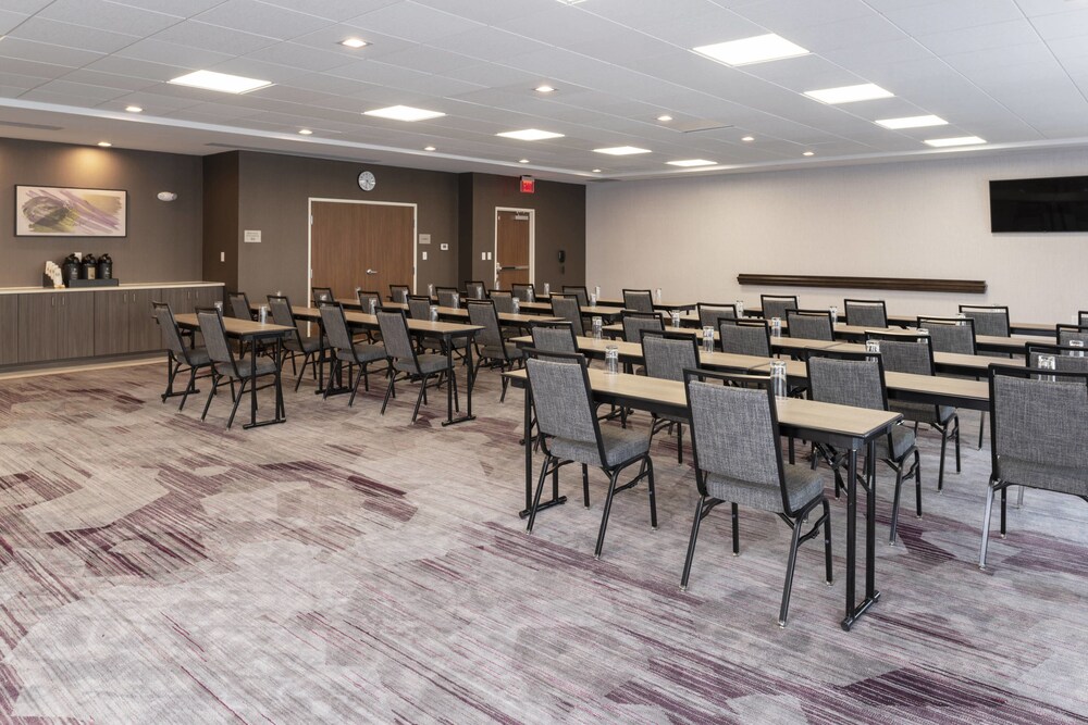 Courtyard by Marriott Cleveland Elyria - photo 22