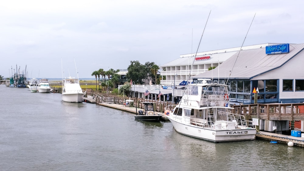 Shem Creek Inn - photo 37