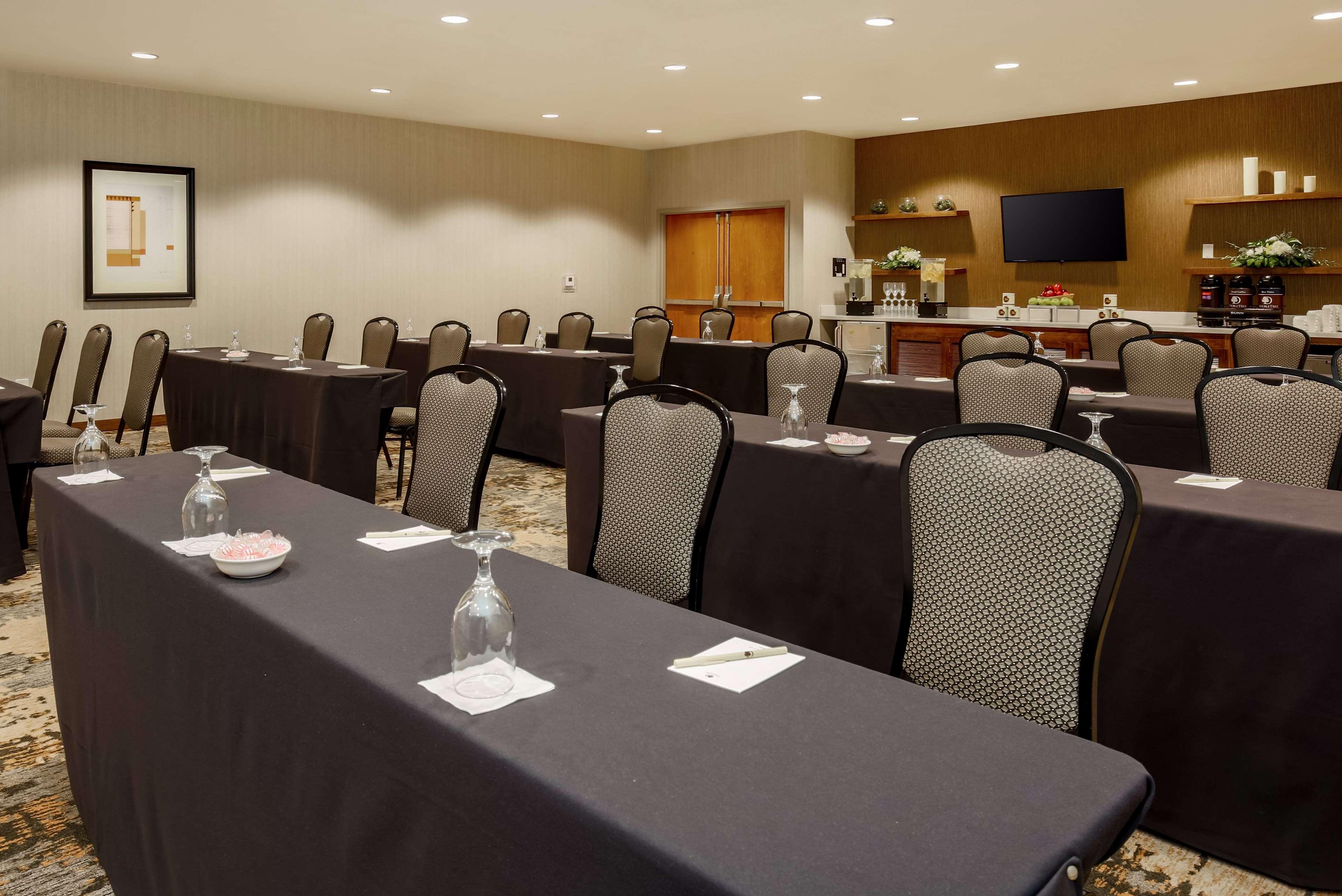 DoubleTree Suites by Hilton Sacramento Rancho Cordova - photo 34
