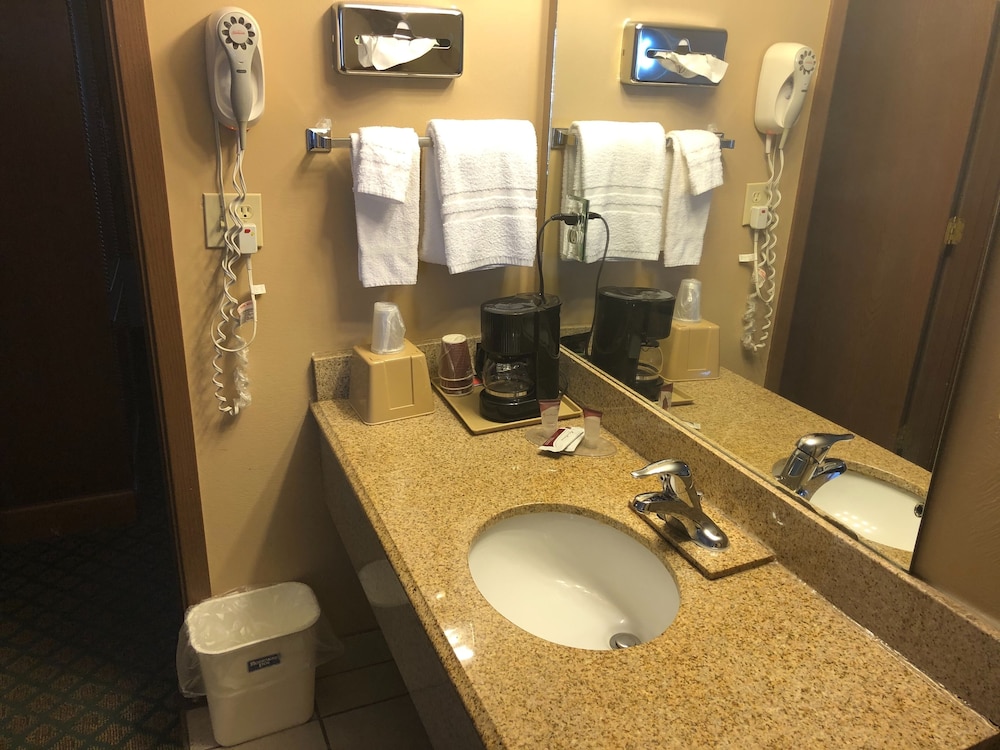 Riverton Inn & Suites - photo 18