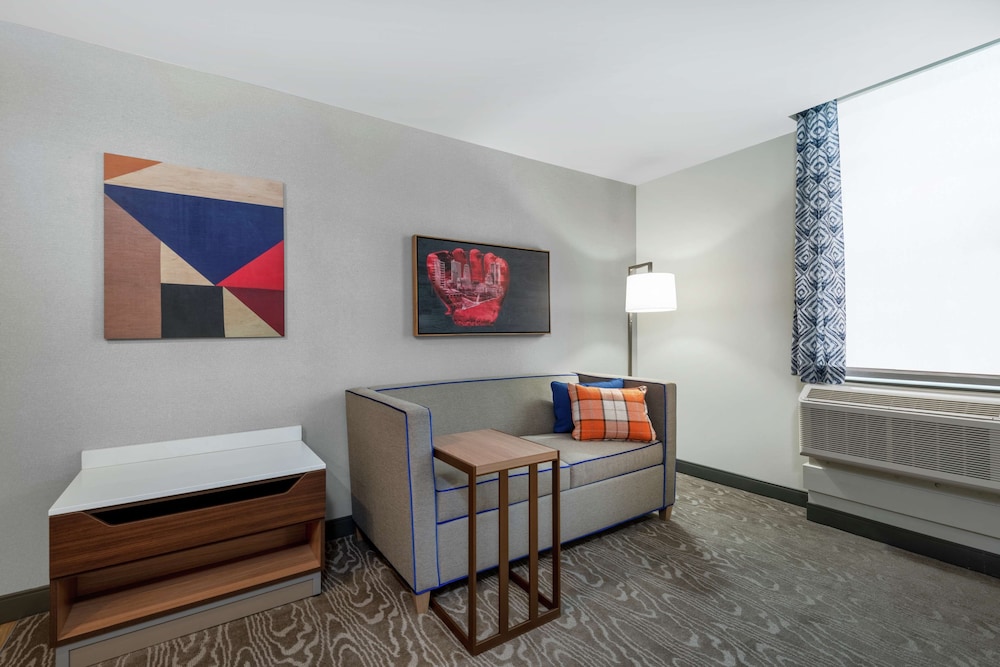 Hampton Inn & Suites Fort Wayne Downtown - photo 25