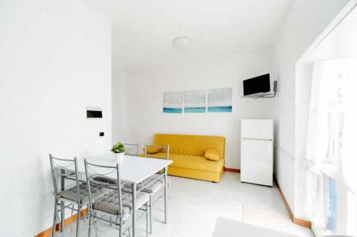 R09 Trilocale a due passi dalla spiaggia — 4-Star Luxury Hotel in Numana, Italy