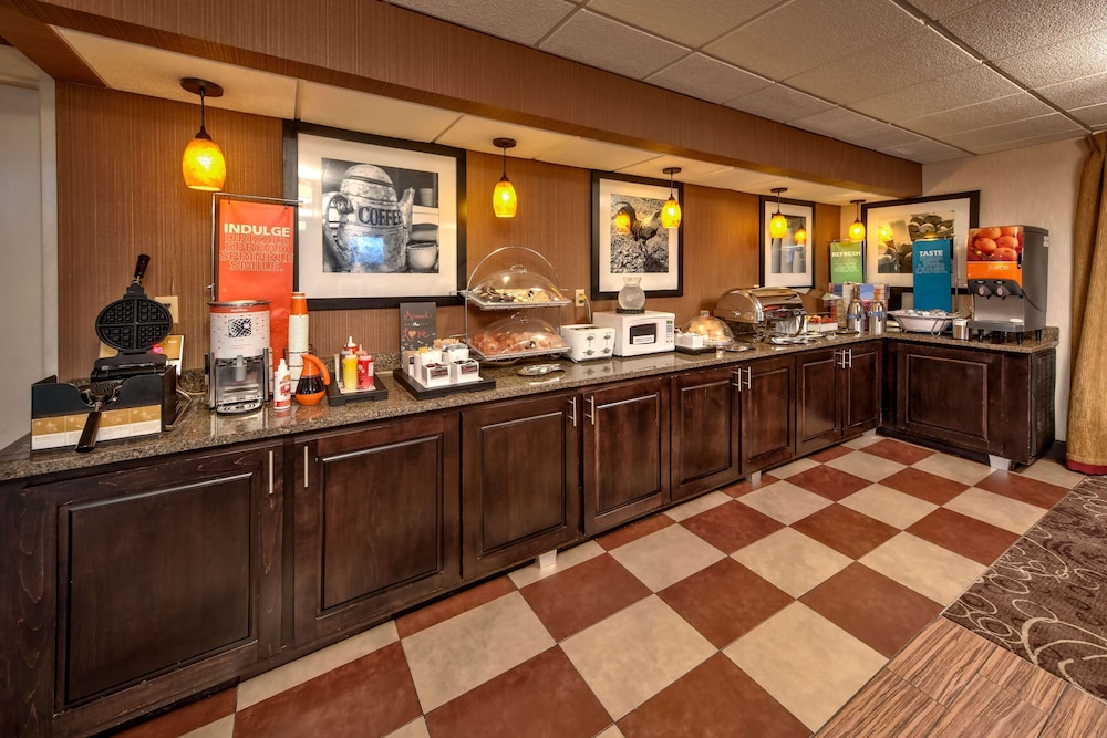 Hampton Inn by Hilton Clarksville - photo 33