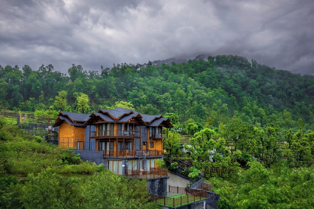 Amã Stays & Trails Kashi House Rishikesh — 4-Star Luxury Hotel in Narendranagar, India