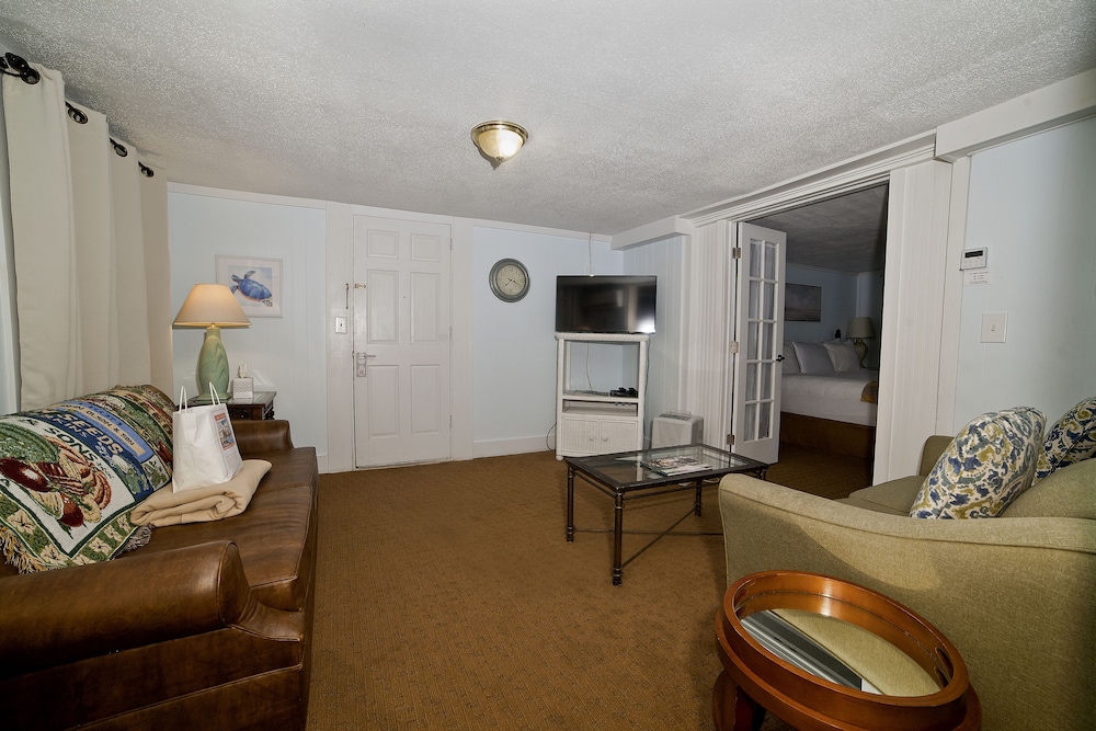 Georgianne Inn & Suites - photo 25