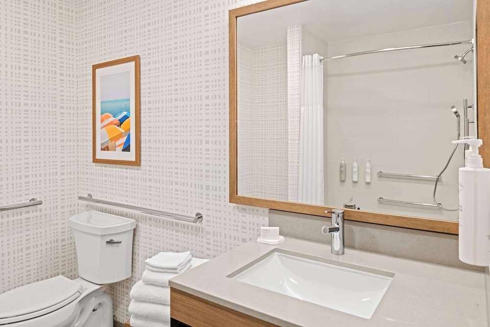 Hampton Inn by Hilton Costa Mesa Newport Beach - photo 16