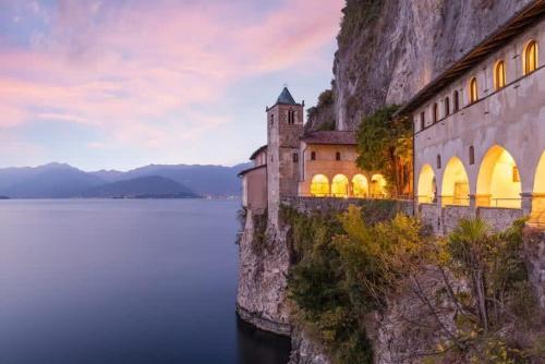18th Century Apartment with Fresco — 4-Star Luxury Hotel in Lesa, Italy