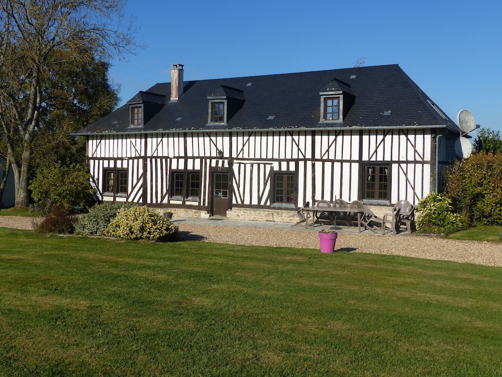 Le Domaine Des Tostes in Caen, France