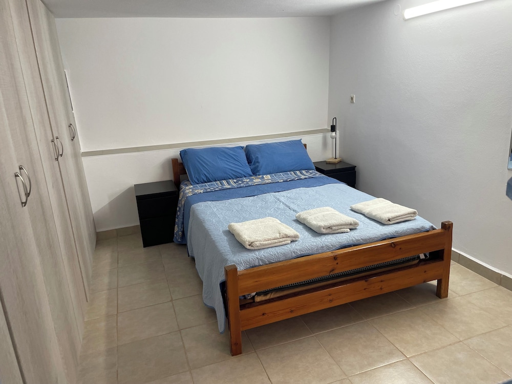 Gorgeous White Marsis Apartment in Paros — 4-Star Luxury Hotel in Paros, Greece