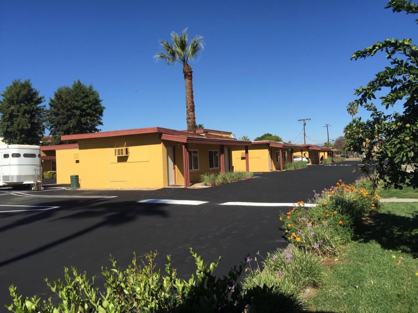 Royal Inn and Suites - photo 30