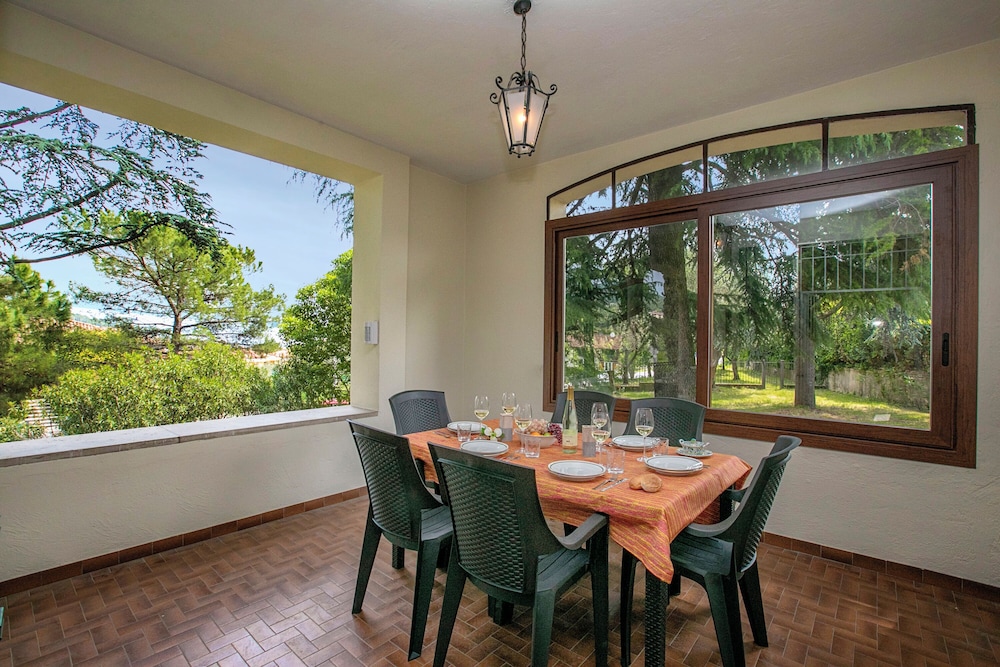Villa Alberti Appartamento Bruna Happy Rentals — 4-Star Luxury Hotel in Salo, Italy