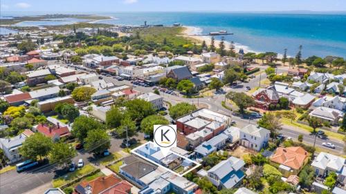 Coastal Cottage — 4-Star Luxury Hotel in Queenscliff, Australia