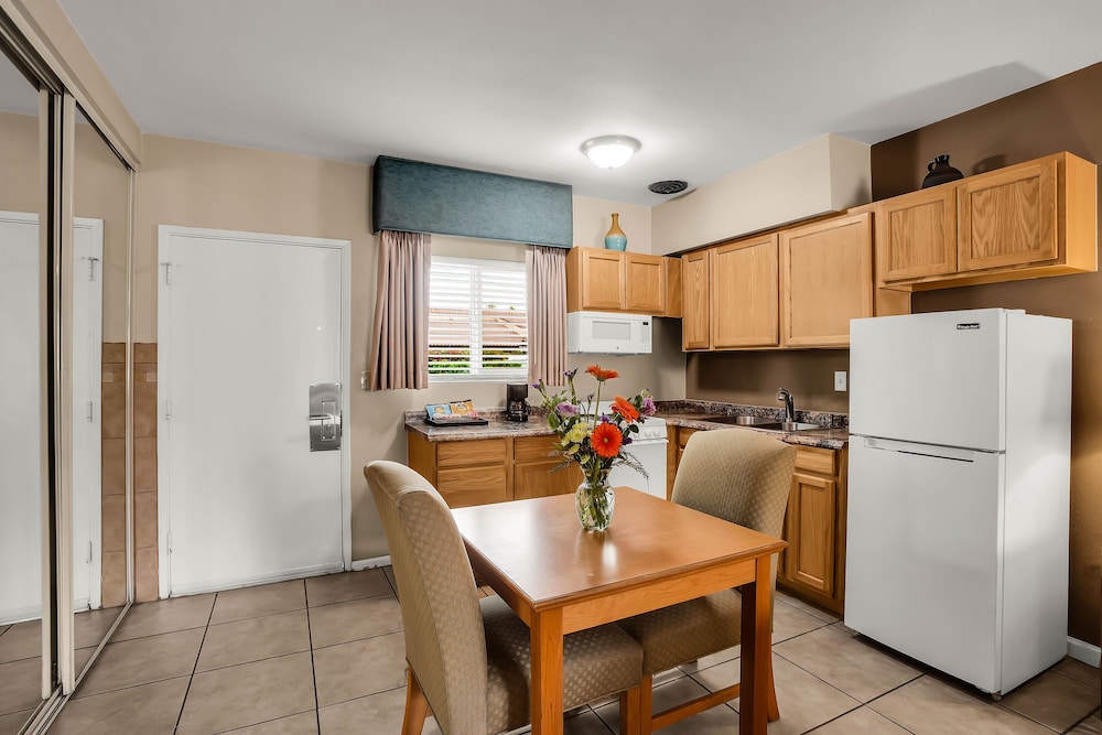Inn at Deep Canyon - photo 20