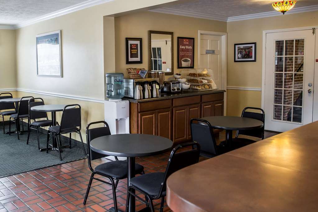 Econo Lodge Crystal Coast - photo 20