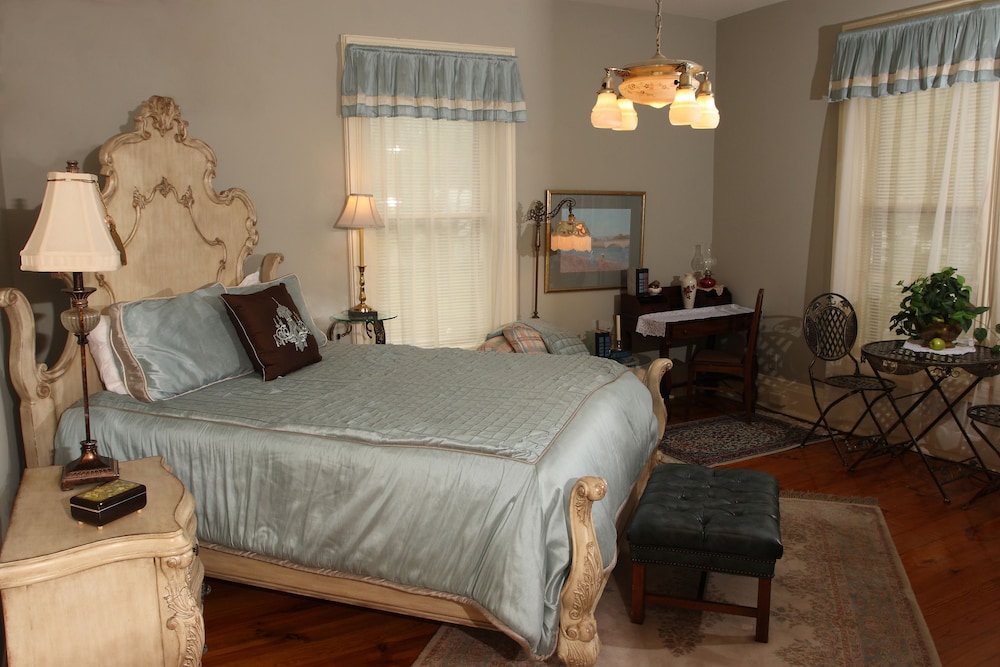 Apple Tree Lane Bed & Breakfast - photo 3