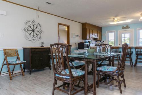 Out of the Blue by Oak Island Accommodations - photo 23