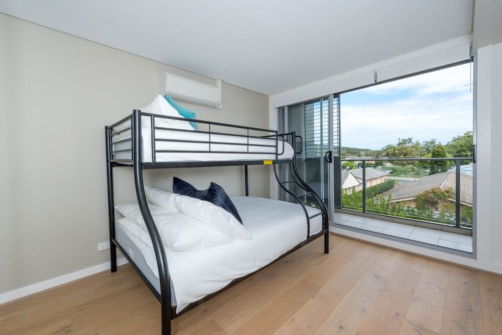 The Shoal 303 Air Conditioning WI FI Netflix Views Linen and Lift — 4-Star Luxury Hotel in Shoal Bay, Australia