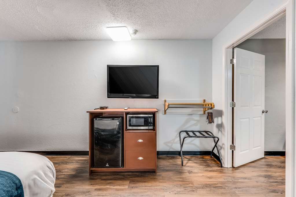 Motel 6 Tupelo MS Downtown - photo 11