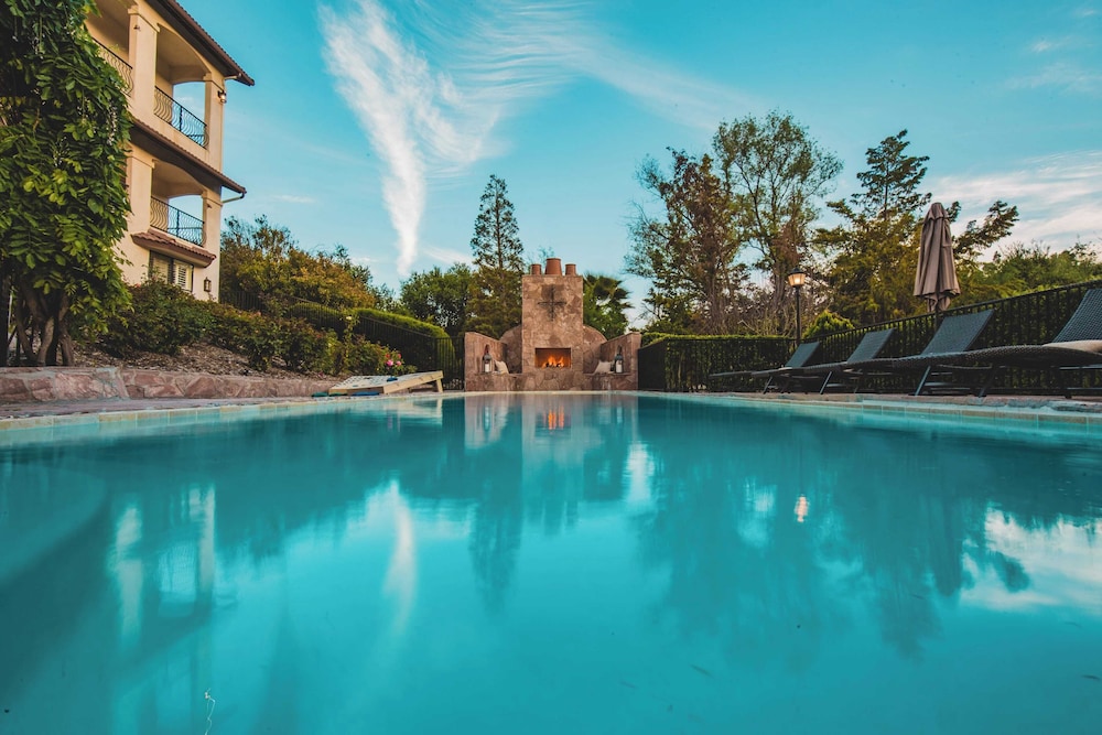 5 Acre Estate w Lake Pool & Hot Tub De Luz by Avantstay - photo 22