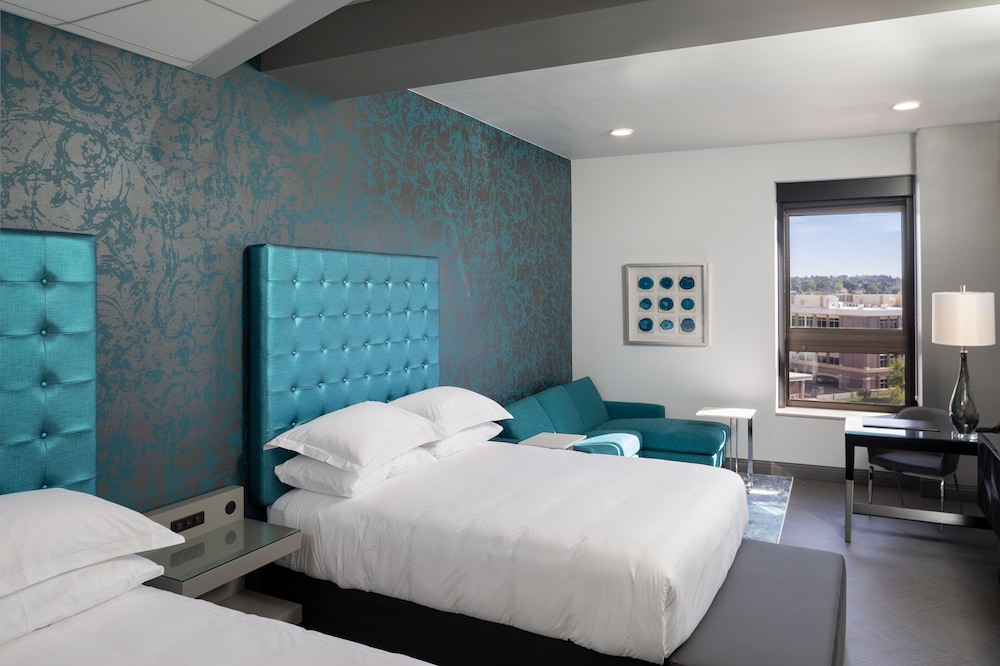 Hotel On Phillips - photo 7