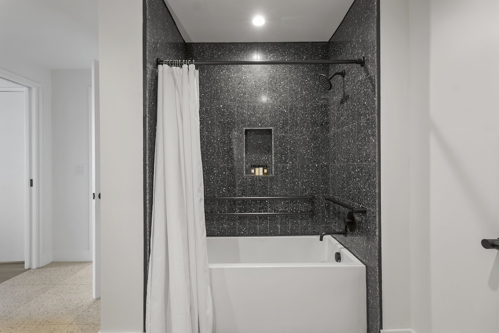 Austin Condo Hotel - photo 748
