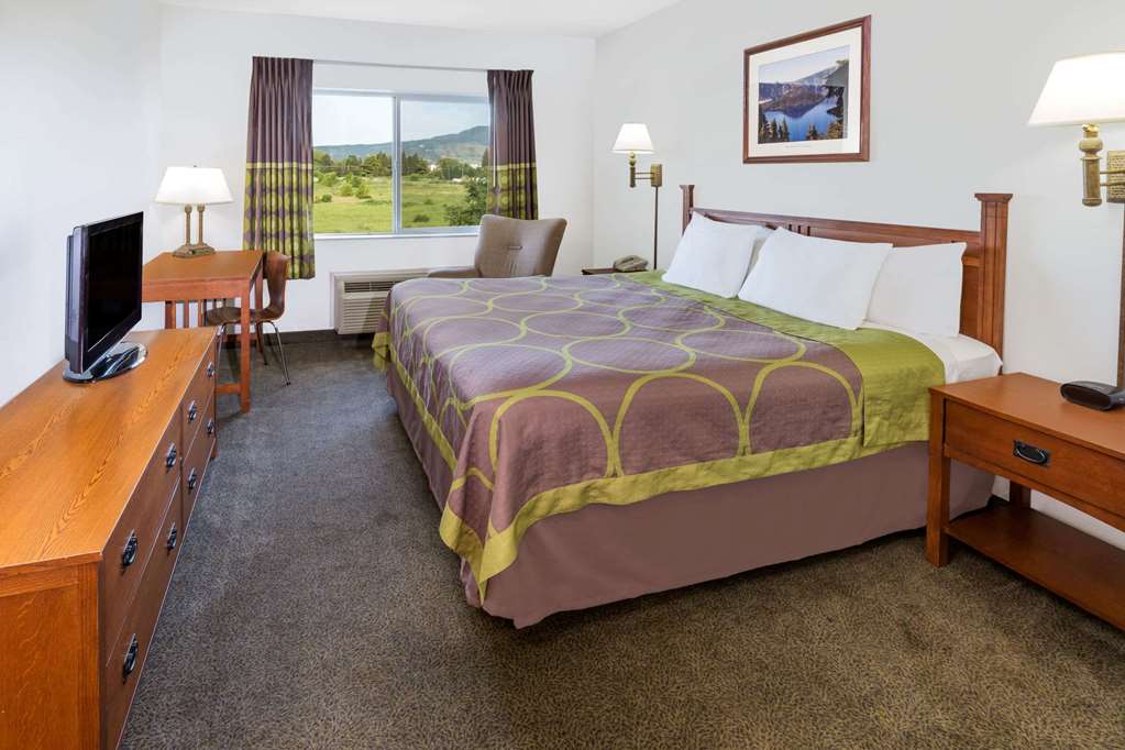 Super 8 by Wyndham Central Pt Medford - photo 6