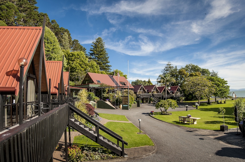 Coastal Motor Lodge — 4-Star Luxury Hotel in Thames, New Zealand