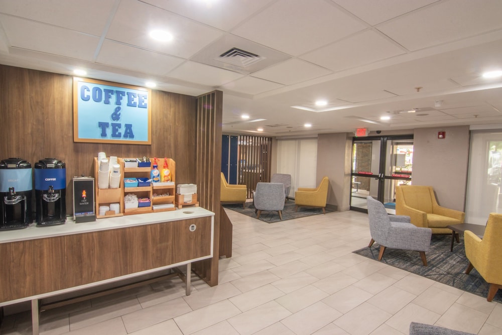 Holiday Inn Express & Suites Ft. Lauderdale Airport West by IHG - photo 67