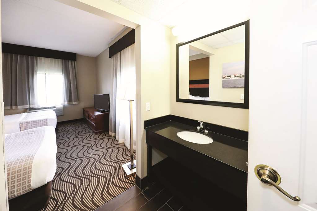 La Quinta Inn by Wyndham Sandusky near Cedar Point - photo 14
